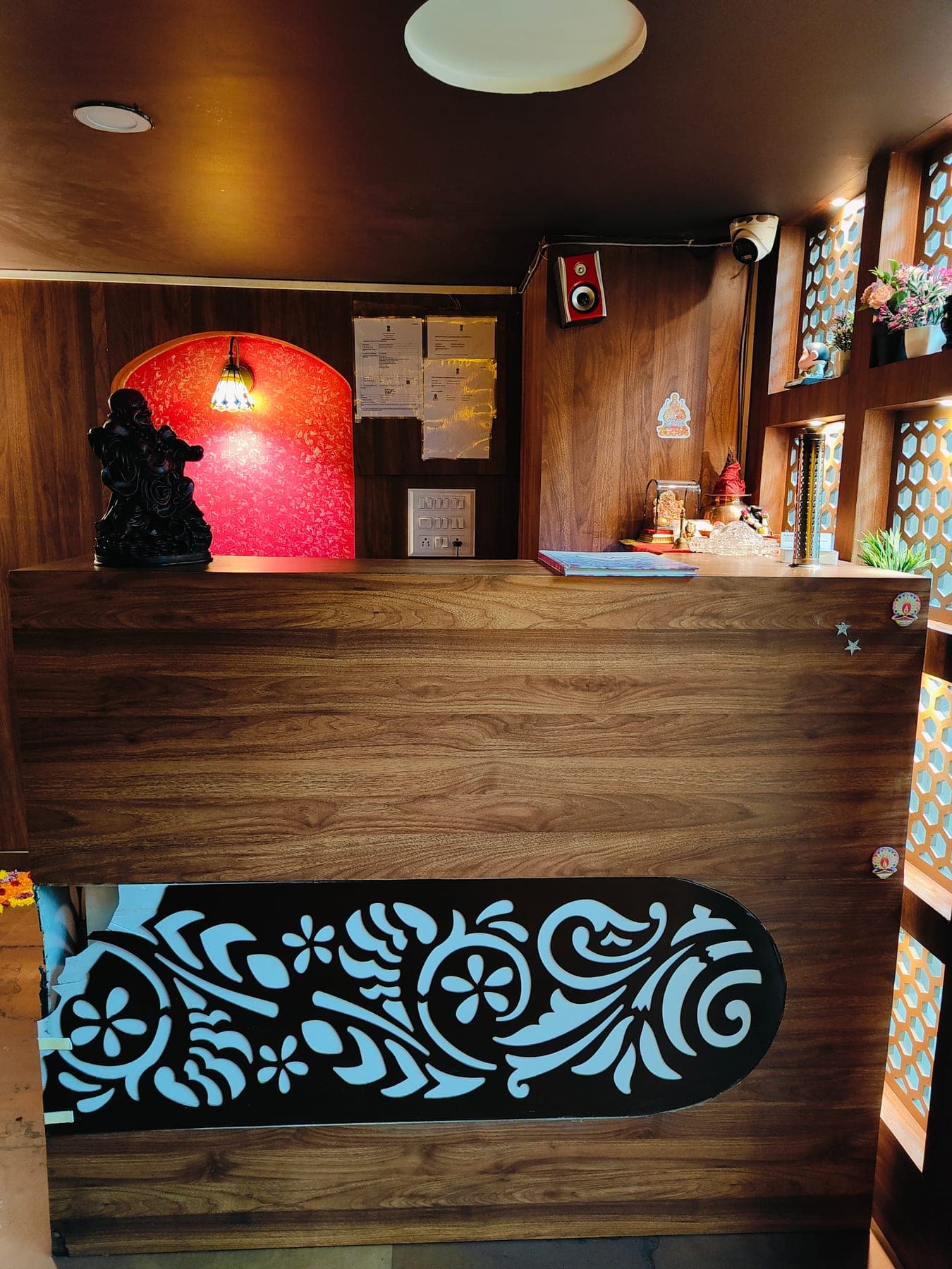 Spa interior and relaxation area at Oceanic Spa Vashi
