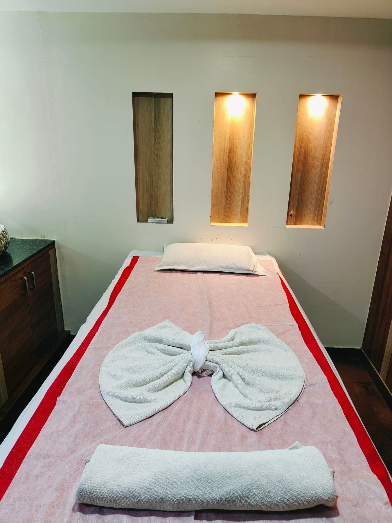Luxury spa treatment room at Oceanic Spa Vashi Navi Mumbai