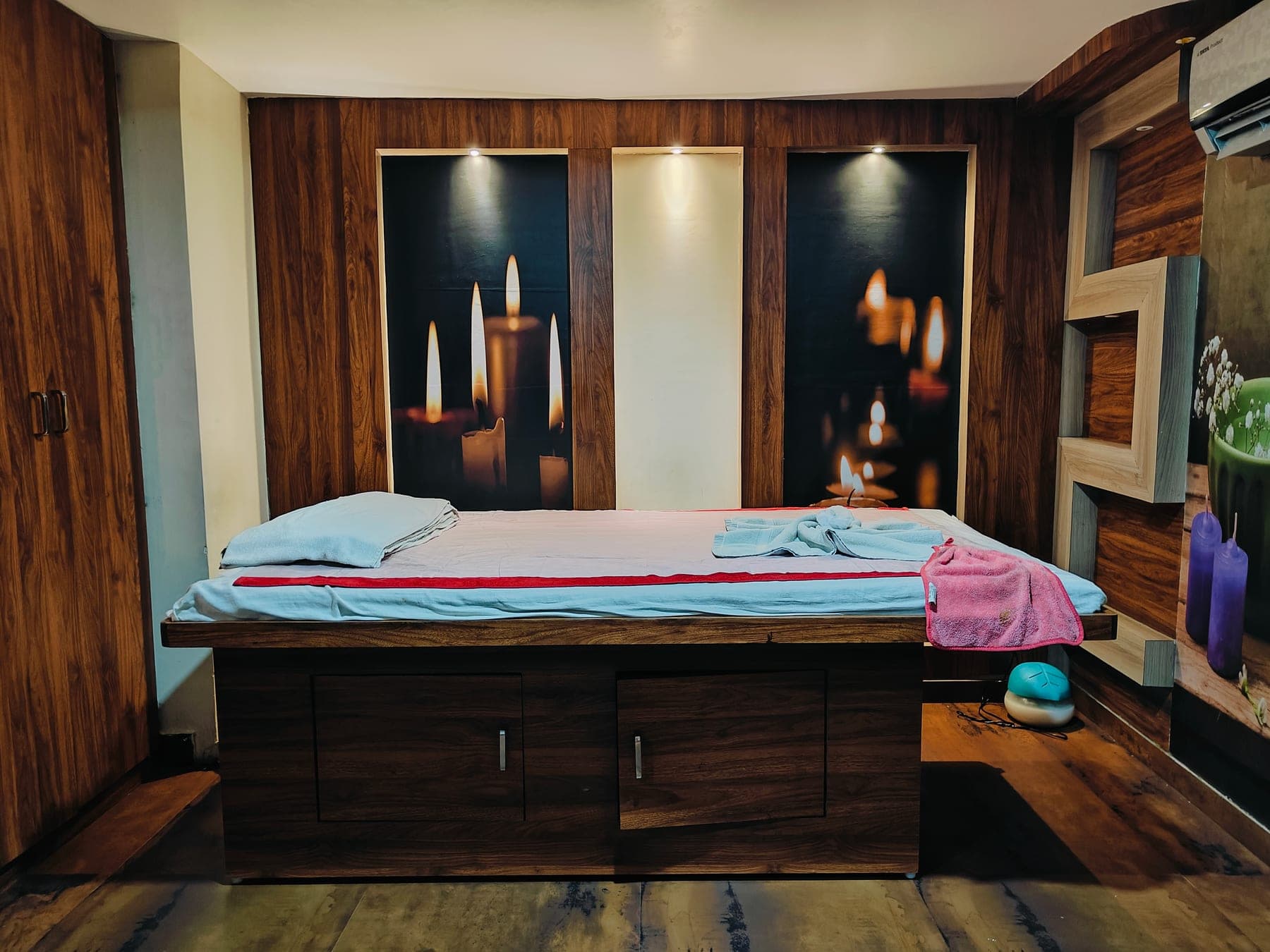 Couple spa treatment experience at Oceanic Spa Vashi